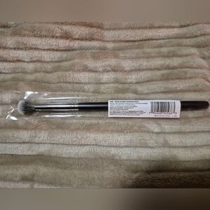 Morphe (M453) Crease Blender Eyeshadow Brush